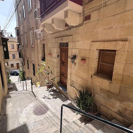 Three Apartment Vittoriosa Exterior foto